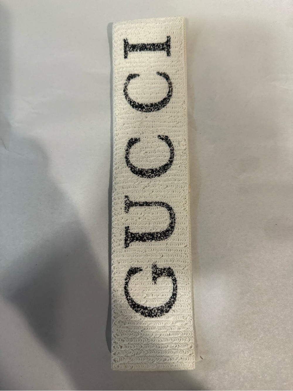 Gucci GG Cream Elastic Band with Black Label. Pre-owned.